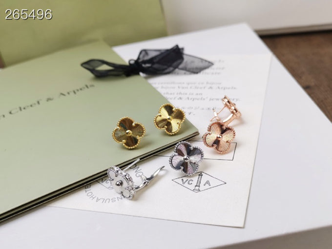 VCA CLOVER MEDIUM STUD EARRINGS
