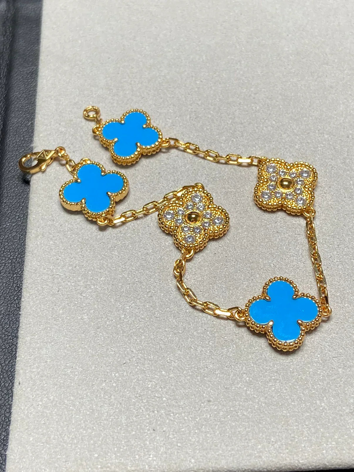 VCA CLOVER 5 MOTIF BLUE AGATE BRACELET COLLECTION