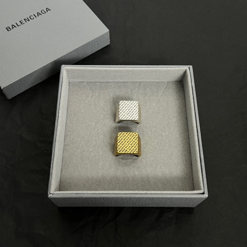 18K Balenciaga Ring