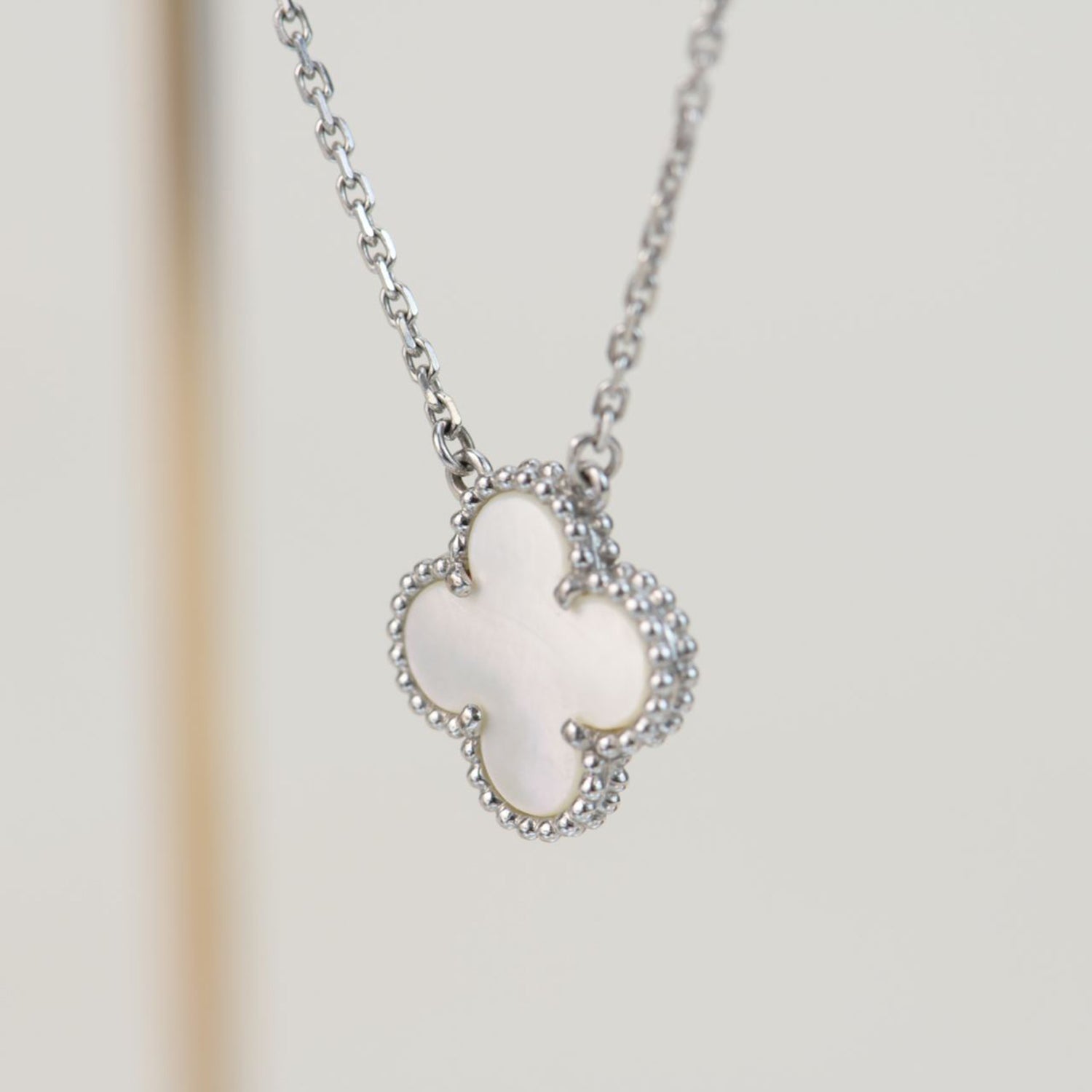 VCA CLOVER 15MM WHITE MOTHER-OF-PEARL SILVER